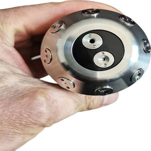 La máquina de chorro de agua de alta presión ofrece varias boquillas y conectores giratorios personalizados - Product Image 2