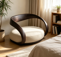 Chaise d'appoint minimaliste en bois massif, avec accoudoirs incurvés intégrés et coussin en velours, siège bas pour salon