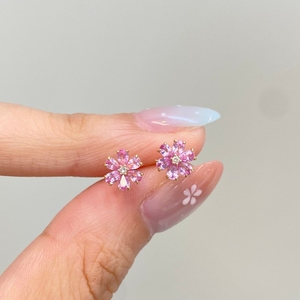 อาซูโอ 18K ทองคำแท้สีเหลืองธรรมชาติสีชมพูแซฟไฟร์เพชรมินิฟลาวเวอร์สตั๊ดต่างหูของขวัญผู้หญิงงานหมั้นงานแต่งงาน - Product Image 3