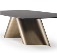 Ensemble de table à manger rectangulaire moderne de grande taille avec 14 chaises, acier inoxydable doré, marbre blanc, durable, respectueux de l'environnement, pour hôtel et villa