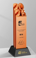 Trophée professionnel moderne en métal avec base en cristal noir de qualité supérieure pour la reconnaissance des entreprises, les championnats sportifs