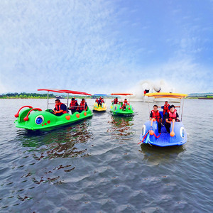 Bote Eléctrico de Recreo con Forma de Oruga, Material Plástico Importado, Capacidad para 6 Personas, con Panel Solar, Ideal para Parques Acuáticos - Product Image 4