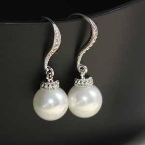 Orecchini Pendenti Effetto Perla per Donne, Accessori Moda Minimalisti ed Eleganti per Uso Quotidiano - Product Image 2