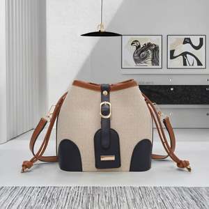 Nouveauté : Sacoche pour ordinateur portable en cuir recyclé de haute qualité, multi-usage, style bohème, unisexe et multicolore - Product Image 3