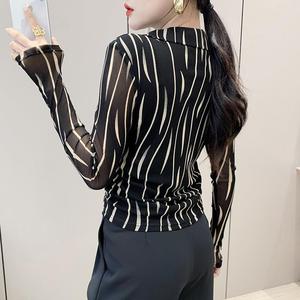 เสื้อยืดแขนยาวตาข่ายสไตล์เกาหลีทรงเข้ารูปสำหรับผู้หญิง รุ่นใหม่ประจำฤดูใบไม้ร่วง - Product Image 4