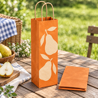 Sac cadeau en papier kraft pour bouteille de vin avec poignées torsadées, imprimé silhouettes de poires sur le devant - Orange