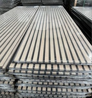 Panneaux muraux insonorisés de haute qualité MDF Akupanel Panneaux de feutre acoustique à lattes en bois pour la décoration intérieure des murs et des plafonds