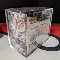 Boîte de présentation ETB en acrylique personnalisée avec logo, fermeture magnétique et protection UV pour cartes Pokémon TCG – Offre Spéciale