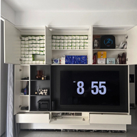 Meuble TV mural en chêne, style moderne, avec étagère flottante et éclairage LED intégré, idéal pour salon et chambre à coucher – Prix direct usine