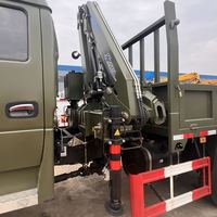 Camion grue Dongfeng 4x2 136 CV, empattement 3300 mm, grue à flèche articulée de 3 tonnes pour chantiers étroits et tâches de levage