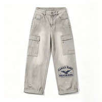 Jean cargo large en denim Kornit DTG avec imprimé vintage Eagle Garage Motor Label, poches à rabat double face et déchirures multi-cuisses et genoux