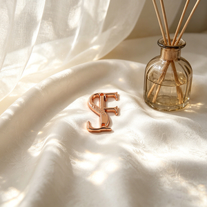 Rose Gold Plated Round Metal Logo Label 3D Embossed Gold Plated Circular Garment Tag for Clothing Accessories - Product Image 2