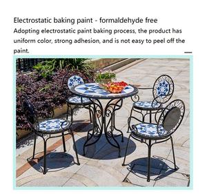 Conjunto de <span class=keywords><strong>mesa</strong></span> <span class=keywords><strong>y</strong></span> silla de estilo europeo para exteriores, conjunto de tres piezas para patio, balcón <span class=keywords><strong>y</strong></span> <span class=keywords><strong>terraza</strong></span> - Product Image 2