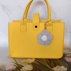 Nouveau porte-clés lumineux rechargeable en métal, plastique et peluche, motif lapin anime coloré et mignon, accessoire pour voiture et bagages - Product Image 5