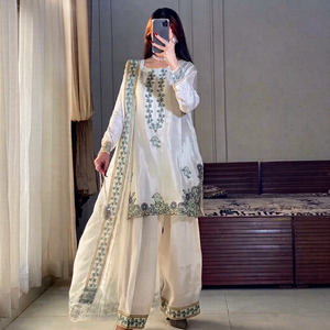 Conjunto de diseñador con bordado en seda estilo SO, top con pantalón estilo Farshi y dupatta, completamente cosido y listo para usar. - Product Image 1