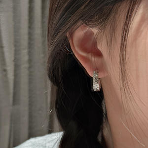 Boucles d'oreilles Wenchi en argent pur S925, effet glace pilée, design vintage rétro incurvé CNC, style simple et tendance, personnalité de niche, cristal - Product Image 4