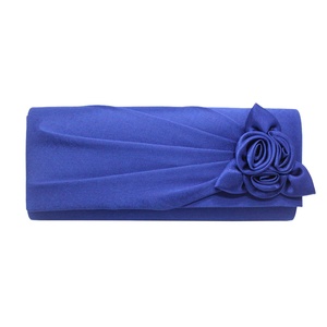 Pochette de soirée plissée en satin à motif floral pour femme – Sac à main chic et souple, idéal pour robe de mariée, robe de bal ou tenue de soirée - Product Image 3