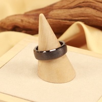 Bague intelligente en céramique NFC noire mate 7 mm, ajustement confortable, bord biseauté, pour paiement sans contact et contrôle d'accès