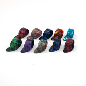 Exportation de <span class=keywords><strong>masse</strong></span> à bas prix Couvre-doigt droit en celluloïd pour guitare Couleur aléatoire en gros - Product Image 5