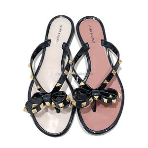 Personalización rápida Mujer Goma River Slipper Girl Flat Flip Flop Rockstud Jelly Tanga Sandalia - Product Image 1