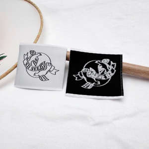 Dệt Tư Nhân Trắng Nhãn May Mặc Quần Áo Nhà Sản Xuất Vải Thẻ Sắt Trên Cổ Bông Tùy Chỉnh Thực hiện Logo Nhãn Cho Quần Áo - Product Image 3