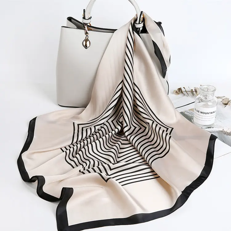 Großhandel mode Malaysia mädchen hijab schal hohe qualität 70cm nette fleck striped silk schal für frauen Platz weichen schal