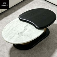 Table basse de salon de luxe irrégulière à emboîtement, plateau en marbre et placage de bois, base en métal doré