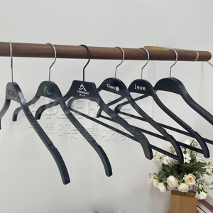 Perchas de Plástico de Alta Calidad para Ropa de <span class=keywords><strong>Hombre</strong></span> y Mujer, Estilo de Gran Marca, con Logotipo o Color Personalizado - Product Image 5