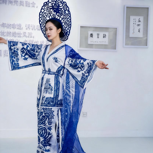 Gonna Haute Couture con Sciarpa Oversize Decorata, Patrimonio Culturale Immateriale Cinese, Porcellana Blu e Bianca, Capodanno Cinese, per Donna - Product Image 1