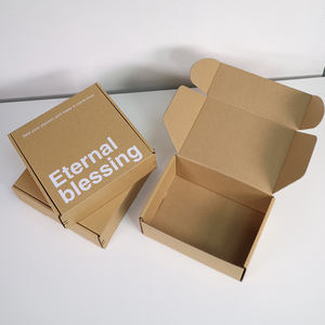 Scatole di imballaggio in cartone ondulato per vestiti e <span class=keywords><strong>scarpe</strong></span>, quattro colori possono progettare <span class=keywords><strong>su</strong></span> <span class=keywords><strong>misura</strong></span> - Product Image 1