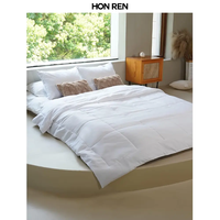 Échantillon gratuit Couette alternative Queen Size Couette blanche Couette douce Couette en microfibre Couette légère et respirante