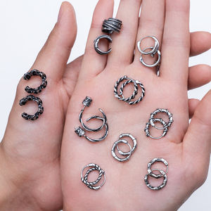 Boucles d'oreilles punk KRKC pour le corps, hip-hop, argentées, noires, rock, gothiques, en acier inoxydable, crâne en cristal, squelette, clous d'oreille - Product Image 4