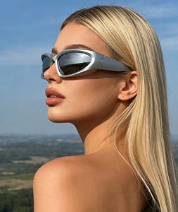 Gafas de sol deportivas unisex de diseño envolvente, estilo futurista, logotipo y empaque personalizables, directo de fábrica - Product Image 1