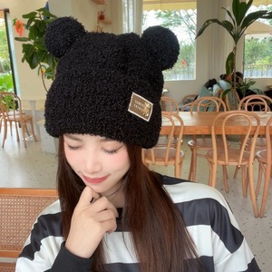 หมวกป้องกันหูแบบหนาหมวกถักผ้ากำมะหยี่ขนหมีตัวเล็กป้ายโลหะ - Product Image 6