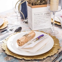 Assiettes de présentation rondes en plastique doré de 13 pouces, style luxe, pour décoration de table de mariage, vente en gros