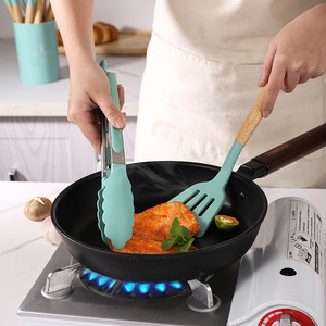 Set di 12 Utensili da Cucina in Silicone Resistente al Calore Senza BPA con Contenitore e Manici in Legno - Product Image 6