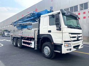 Venta Directa de Fábrica, Camión Bomba de Concreto con Pluma Hidráulica de 37m, Chasis Howo, 371HP, 6x4, 140M³/H, 5RZ - Product Image 6