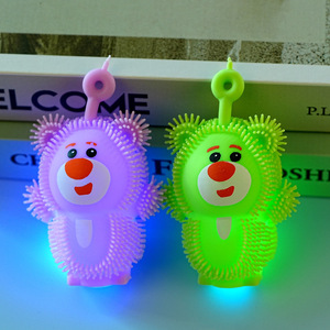 Petit ours fraise lumineux anti-stress en pompon, jouet souple pour enfants, en TPE, unisexe, âge 2-4 ans - Product Image 4
