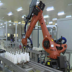 Robot industriel 4 axes KR 700 PA, capacité de charge 700 kg, portée de travail 3320 mm, pour manutention lourde et palettisation, poids 2850 kg - Product Image 3