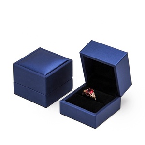 <span class=keywords><strong>Cajas</strong></span> de Cuero PU Negro Mate Hechas a Mano Disponibles con MOQ Bajo <span class=keywords><strong>para</strong></span> Joyería, Anillos, Collares, <span class=keywords><strong>Pulseras</strong></span>, Empaquetado <span class=keywords><strong>al</strong></span> <span class=keywords><strong>por</strong></span> <span class=keywords><strong>Mayor</strong></span> - Product Image 3