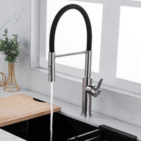 Robinet de cuisine de luxe à une poignée avec pulvérisateur flexible pivotant à 360 degrés Robinets de cuisine Mélangeur d'évier monotrou monté sur le pont