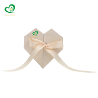 Boîte-cadeau en carton pour bouquet en forme de cœur, personnalisable et faite à la main, avec option de vente en gros par Kinyocai