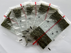 Algues marines séchées torréfiées aromatisées au <span class=keywords><strong>nori</strong></span> Yaki pour la préparation <span class=keywords><strong>de</strong></span> sushis, goût croustillant, 100 feuilles, fabriquées en Chine - Product Image 3