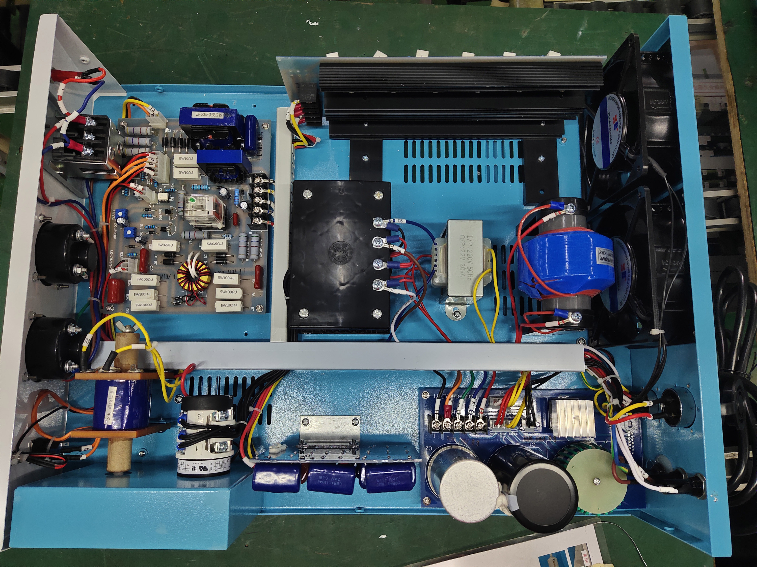 Haute Performance PP PVC ABS Machine De Soudage Par Ultrasons Réglage Automatique Générateur