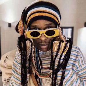 Gafas de Sol Rectangulares de Plástico de Moda con Logotipo Personalizado, Gafas de Sol Cuadradas Multicolores para Hombre y Mujer - Product Image 1