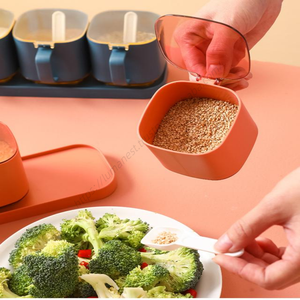 Vente en gros D033-D034 Pots à épices carrés en plastique de 4 oz pour cuisine domestique avec cuillère - Product Image 3