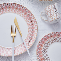 Ensemble de vaisselle nordique de luxe, fabricants de vaisselle en porcelaine osseuse, assiettes en céramique en vrac, ensembles de vaisselle pour Noël