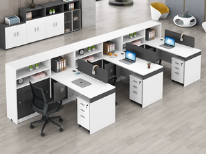 Espacios de Trabajo Modernos para 4-6 Personas: Escritorios Financieros y Escritorios con Separadores para Empleados Configurados con Estaciones de Trabajo Modulares Sencillas - Product Image 4