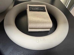 Cercle Magique de Pilates et Barre de Tonification des Cuisses et du Dos avec Logo Personnalisé, Rembourré en Mousse, pour Studio de Barre et Pilates, Ensemble d'Accessoires avec Poids de Cheville - Product Image 5