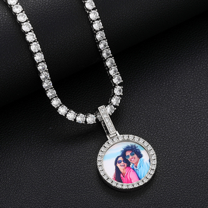 Pendentif Photo Personnalisé en Argent Sterling 925 Plaqué Or 18K avec Moissanite VVS, Forme Ronde 25mm, Bijou Souvenir pour Hommes et Femmes - Product Image 3